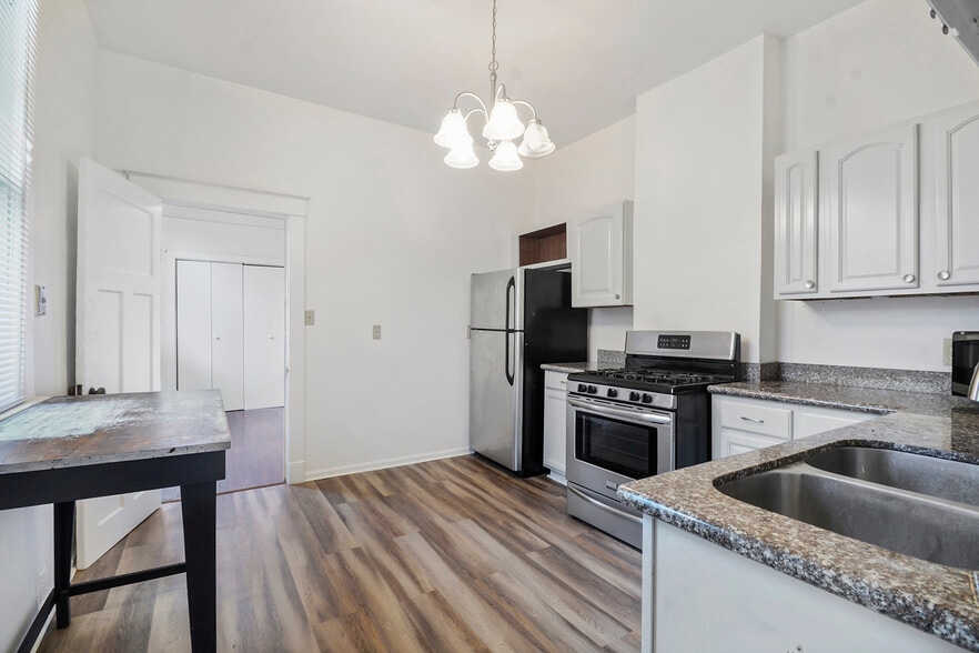 Another view of the kitchen - 2617 Dante St