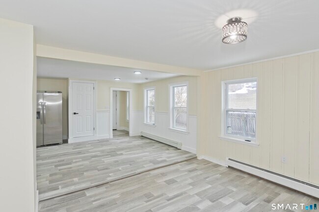 Building Photo - 47 Maple Ave