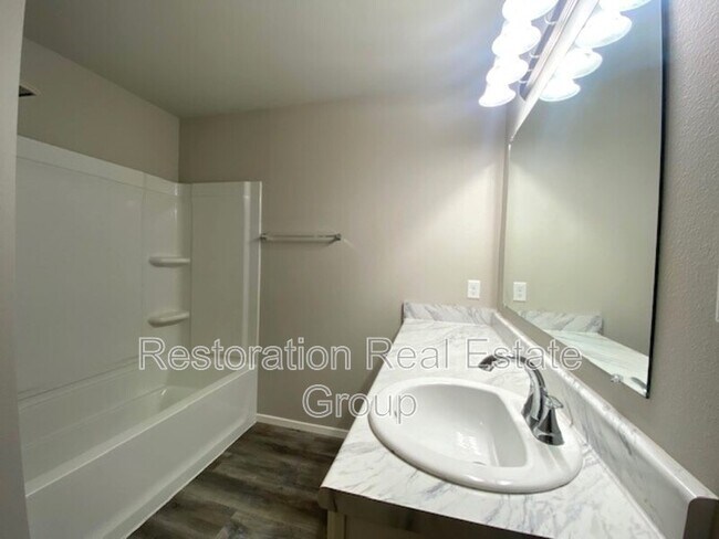 Building Photo - 10010 E 108th Pl N