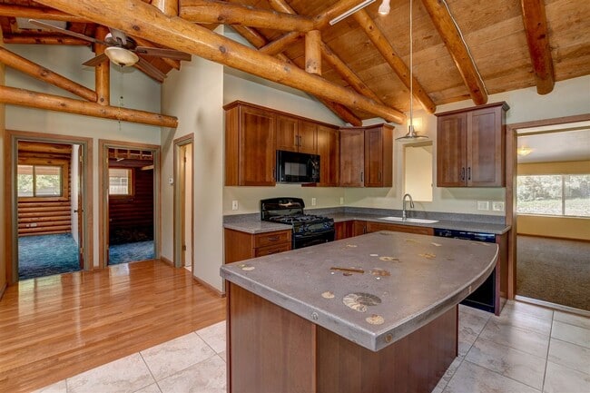 Building Photo - Nestled In the Granite Dells!