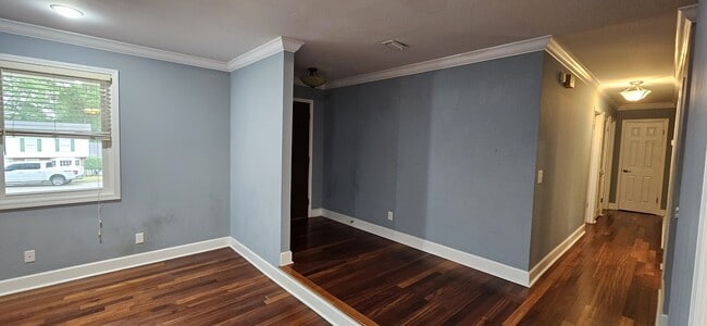 Building Photo - 1117 Appian Way