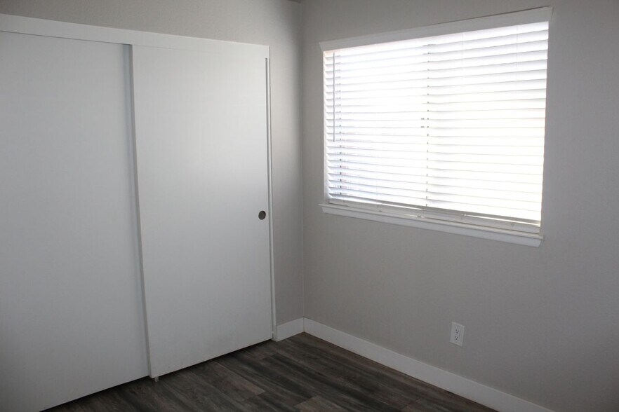 Building Photo - 2229 Rose Ave