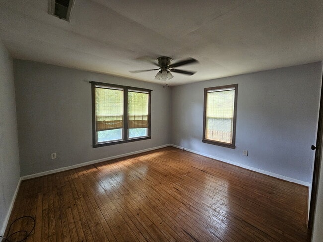 Building Photo - "Charming 2-Bedroom Home with Gleaming Hardwood Floors Ready for Move In!