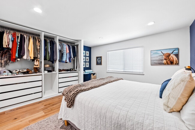 Building Photo - 6522 Farinella Dr