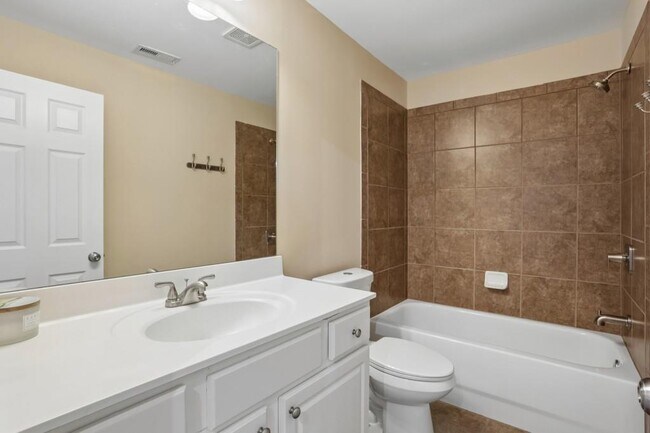 Building Photo - 1641 Danbury Parc Pl