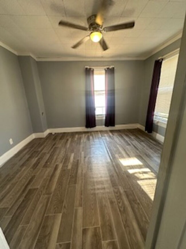Building Photo - Beautiful House for Rent with Large Yard!