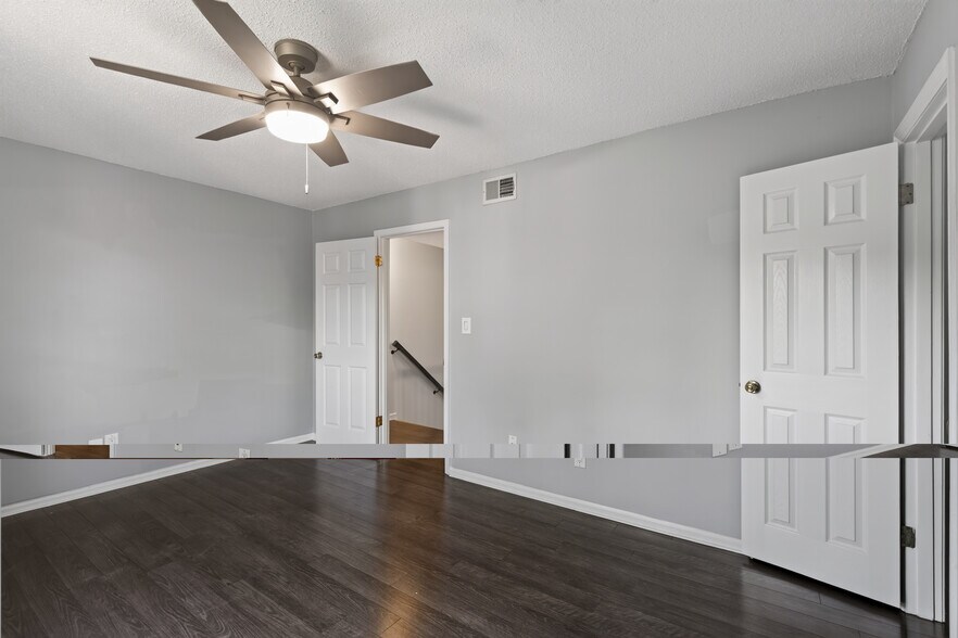 Building Photo - 5631 Kingsport Dr