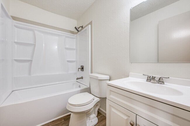 Building Photo - 705 N 1st St