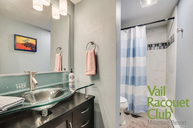Building Photo - 4660 Racquet Club Dr