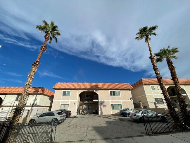 Building Photo - 2 BEDROOM 2 BATH, SECOND  FLOOR UNIT, NO CARPET, NEAR NELLIS AFB!