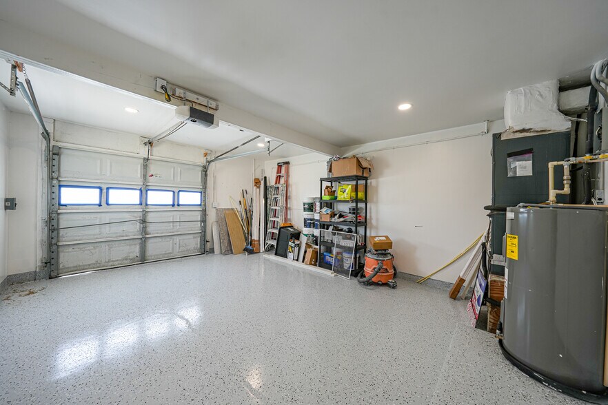 Building Photo - 27385 Voyageur Dr