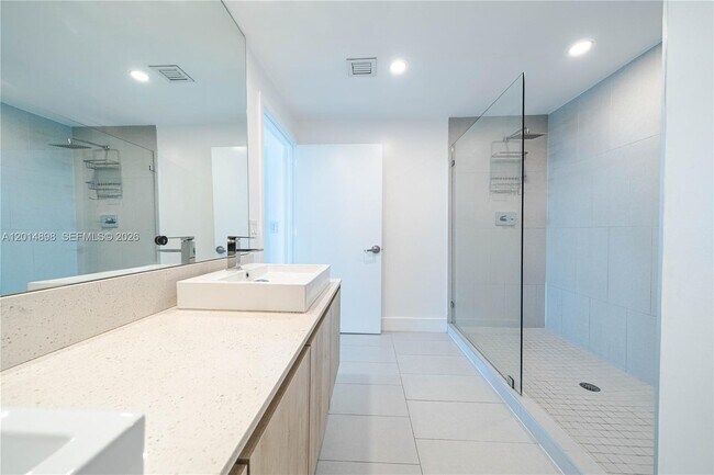 Building Photo - 13800 Highland Dr