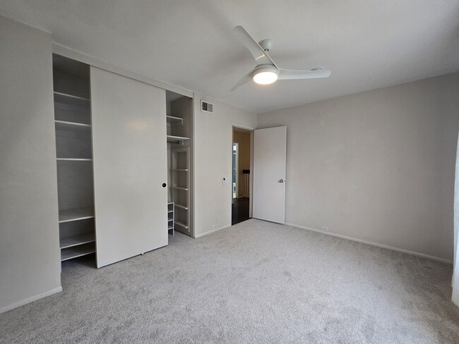 Building Photo - 1036 Vanderbilt Way