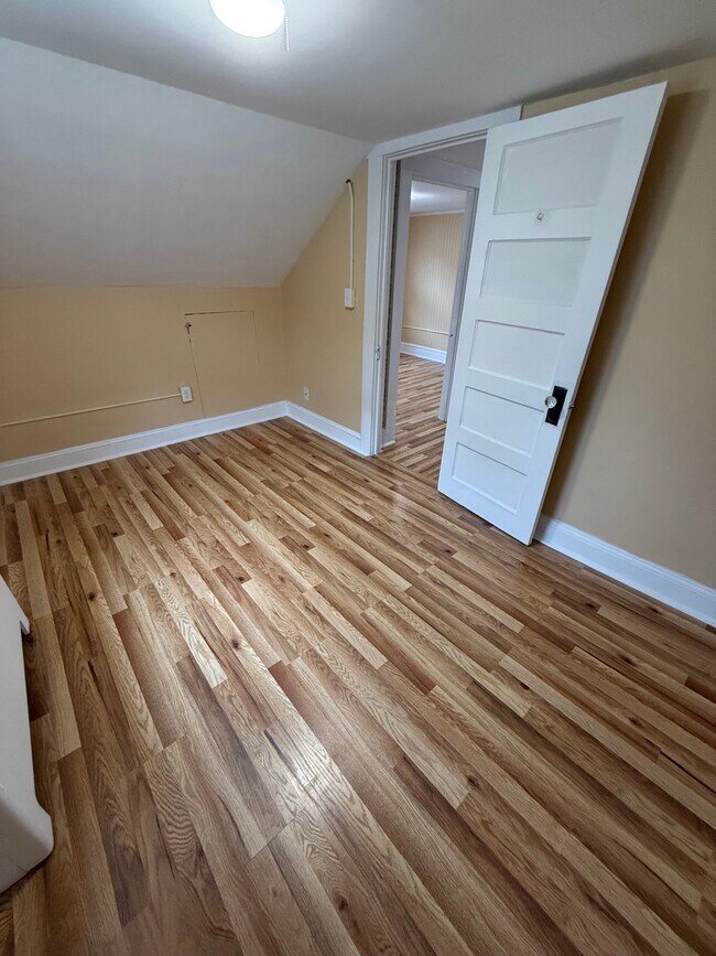 Building Photo - 231 Mansfield Ave