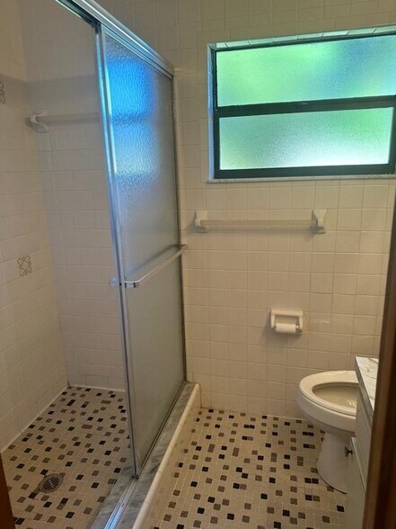 Shower - 14962 SE 107th Ave