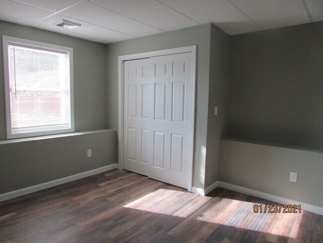 Building Photo - 218 Hart St