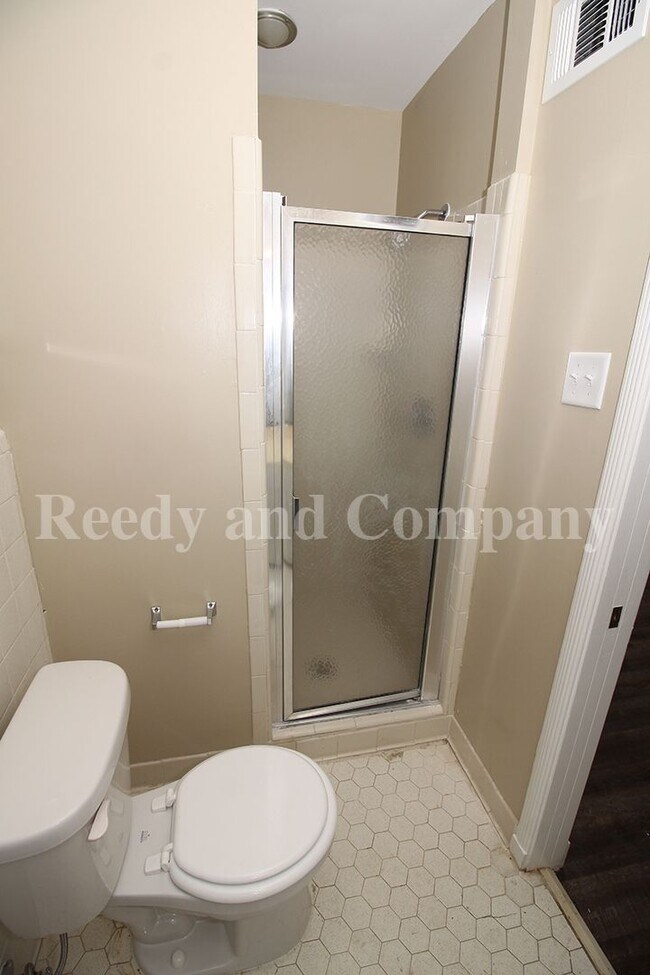 Building Photo - 3235 Fox Chase Dr