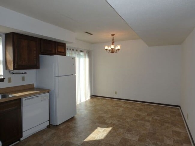 Building Photo - Nice 3 Bed 1.5 Bath Duplex SW Columbia!