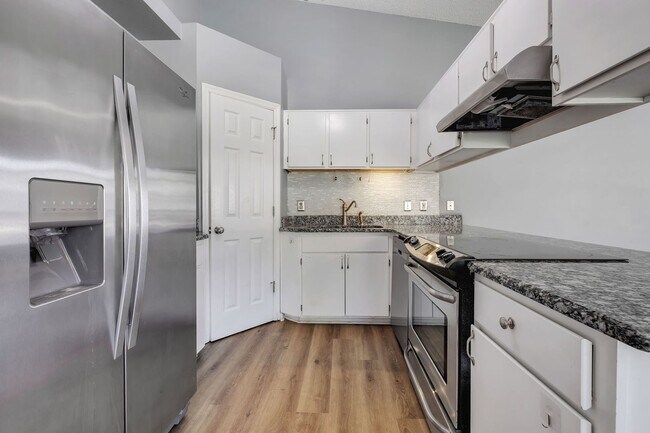 Building Photo - NE Tallahassee Townhome with Community Pool