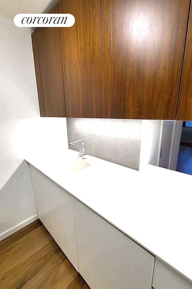 Building Photo - 515 E 72nd St