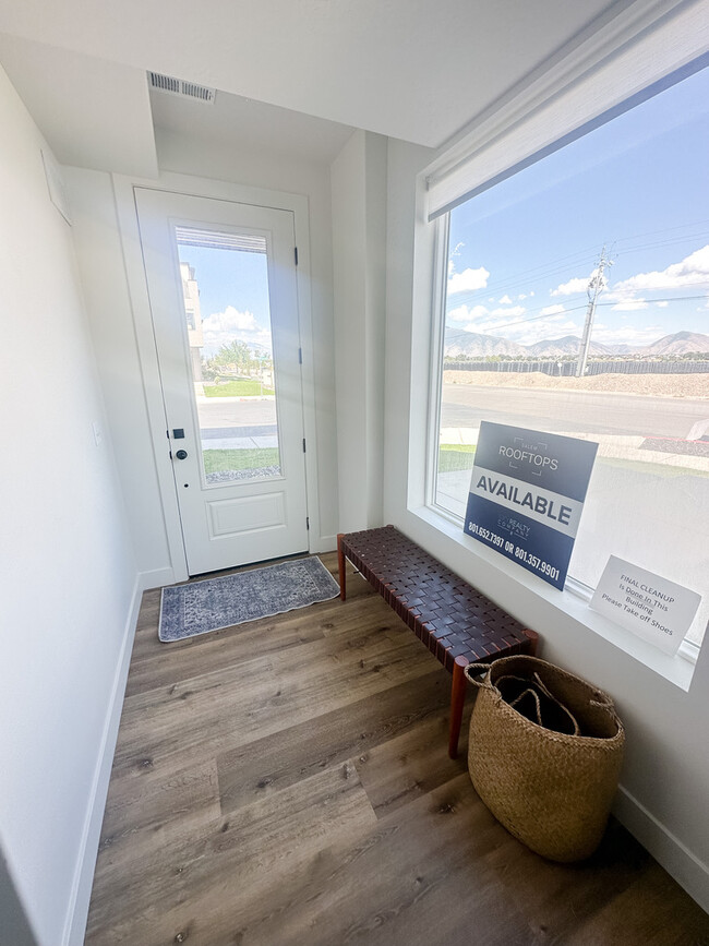 Building Photo - 539 W 1810 N
