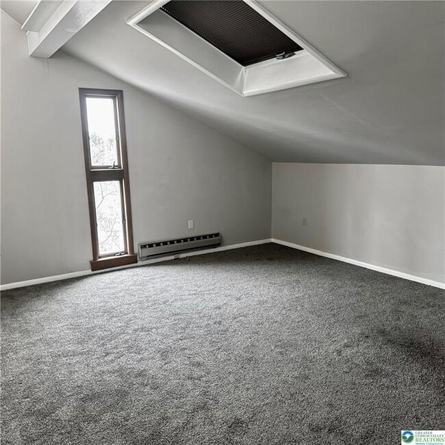 Building Photo - 637 5th St