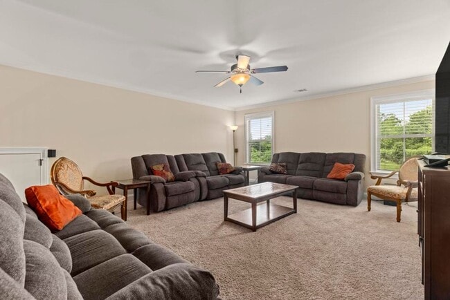 Building Photo - Luxury Living in The Oaks at Cotswold – 5BR Executive Home with Exceptional Amenities