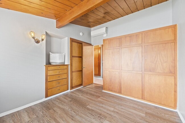 Building Photo - Adorable 3 Bedroom 2 Bathroom Single Story Family Home