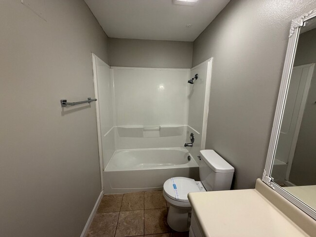 Building Photo - NICE 1 BR CONDO IN DESIRED GATED COMMUNITY*EASY ACCESS TO I35, 410, AND SHOPPING*APPLIANCES INCLU...