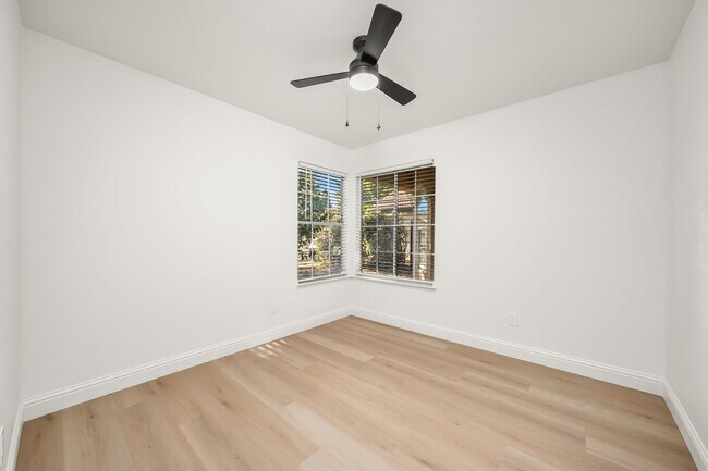 Building Photo - 302 Carlina Ct