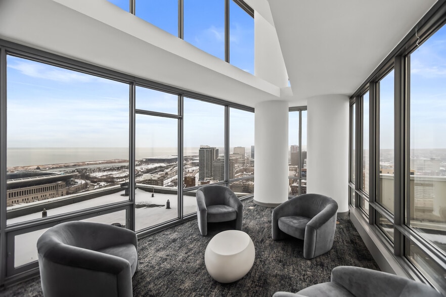 Building Photo - 100 E 14th St