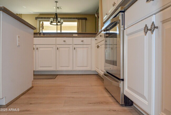 Building Photo - 13436 W La Vina Dr