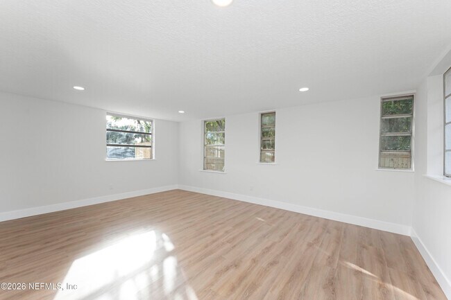 Building Photo - 4308 Worth Dr E