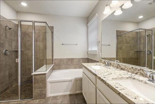 Building Photo - 9907 Quercia Dr