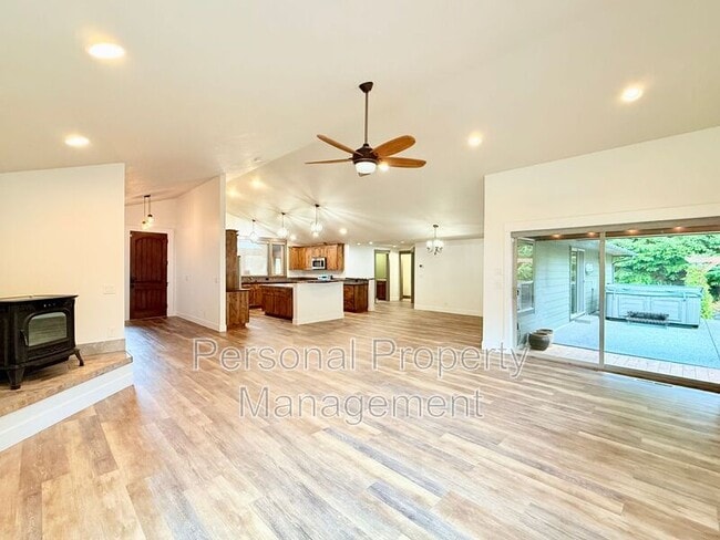 Building Photo - 16205 NE Leaper Rd