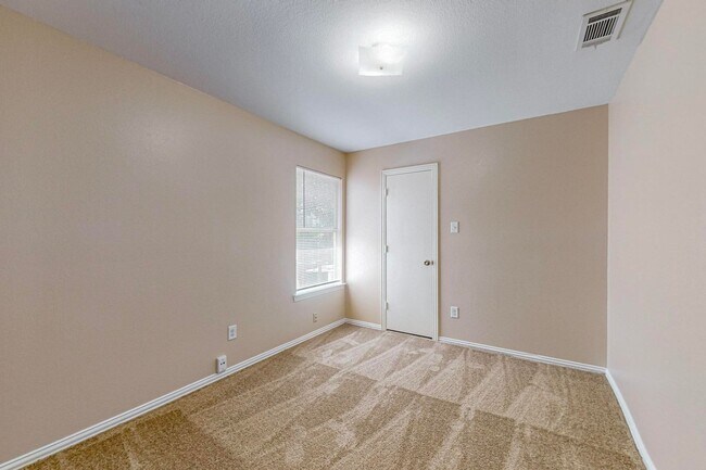 Building Photo - Charming 3-Bedroom Home on Treed Cul-de-Sa...