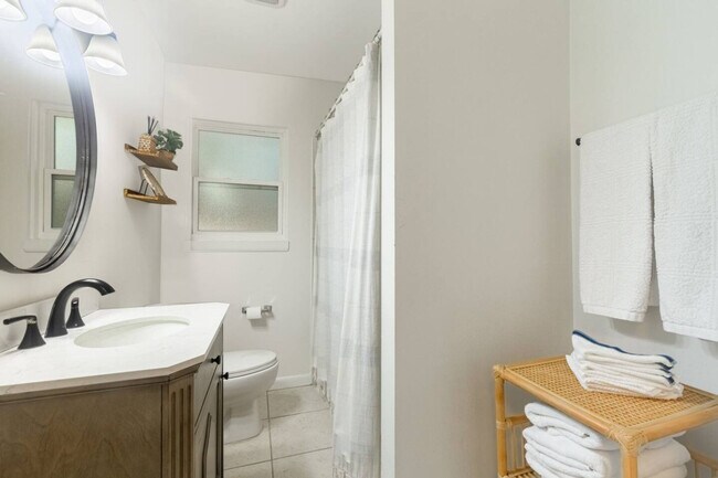 Building Photo - 318 SW 27th St