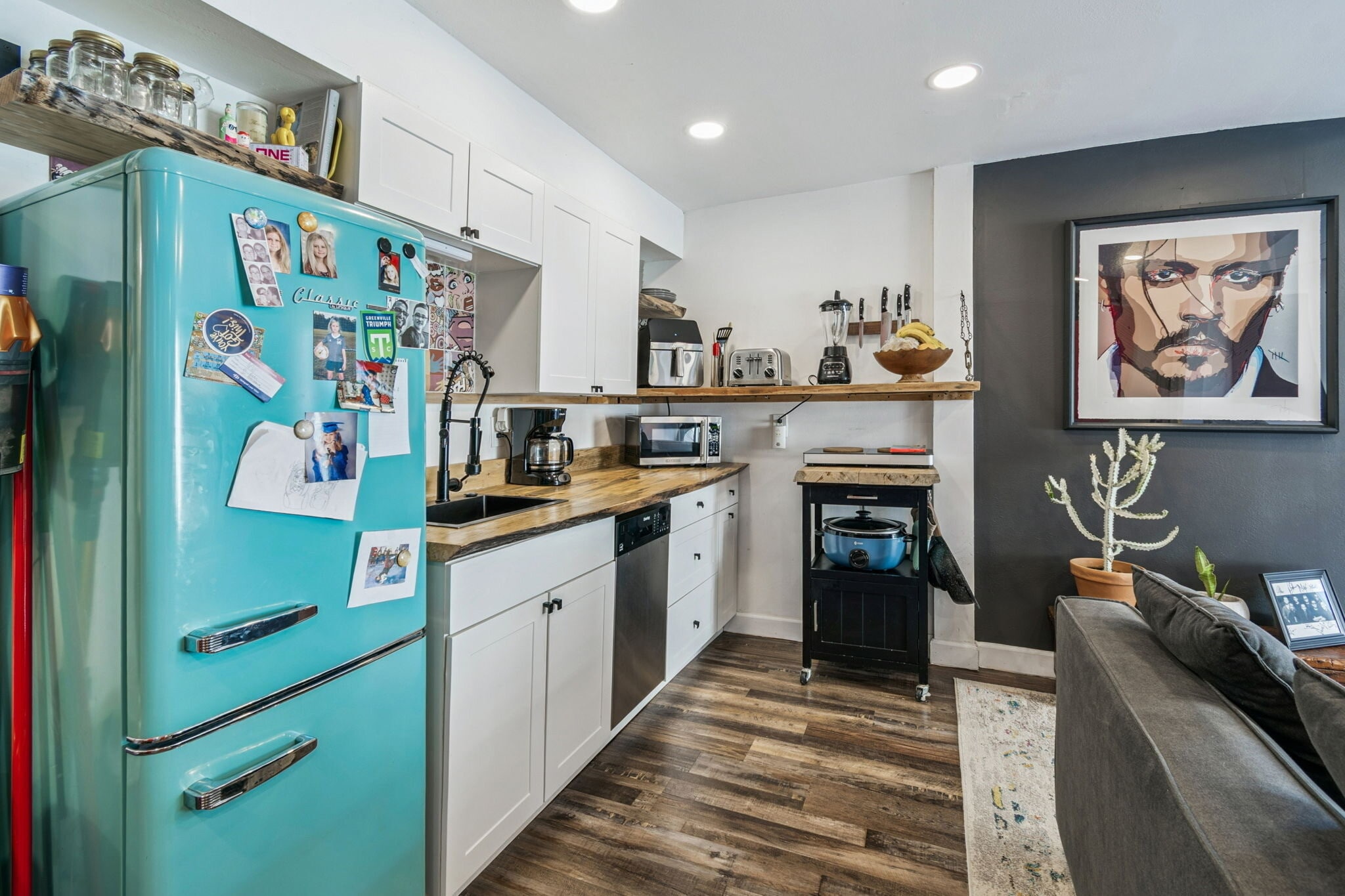 Building Photo - 1034 Queen St N