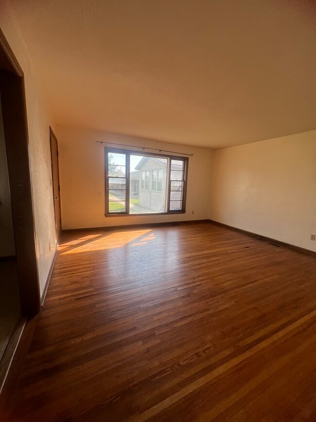 Building Photo - 115 N 3rd St