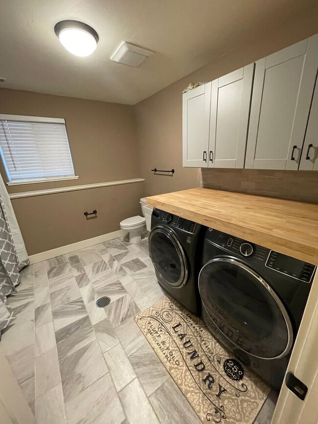 Building Photo - Beautiful Pet Friendly Home