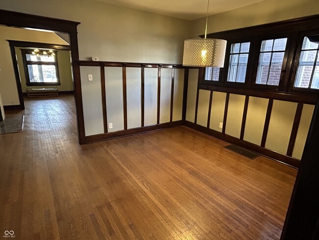 Building Photo - 963 Woodruff Pl W Dr