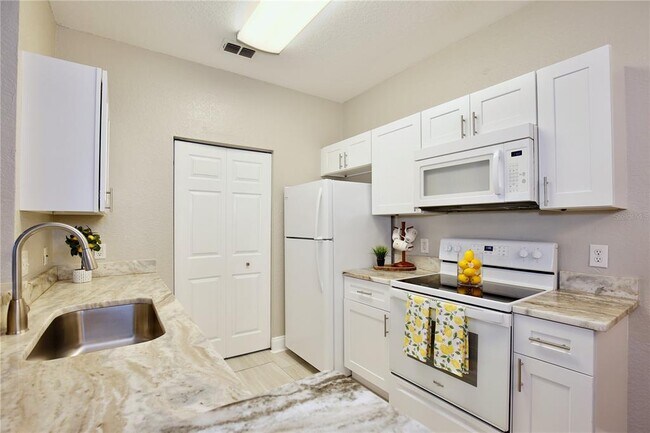 Building Photo - 860 Grand Regency Pointe