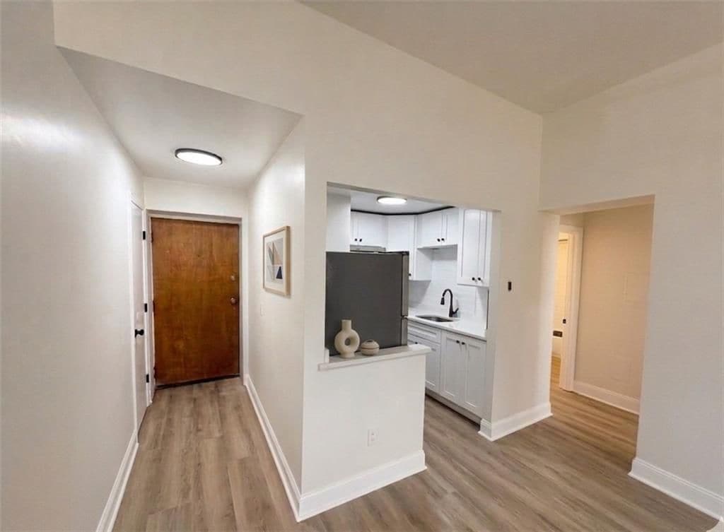 Building Photo - 366 Main St