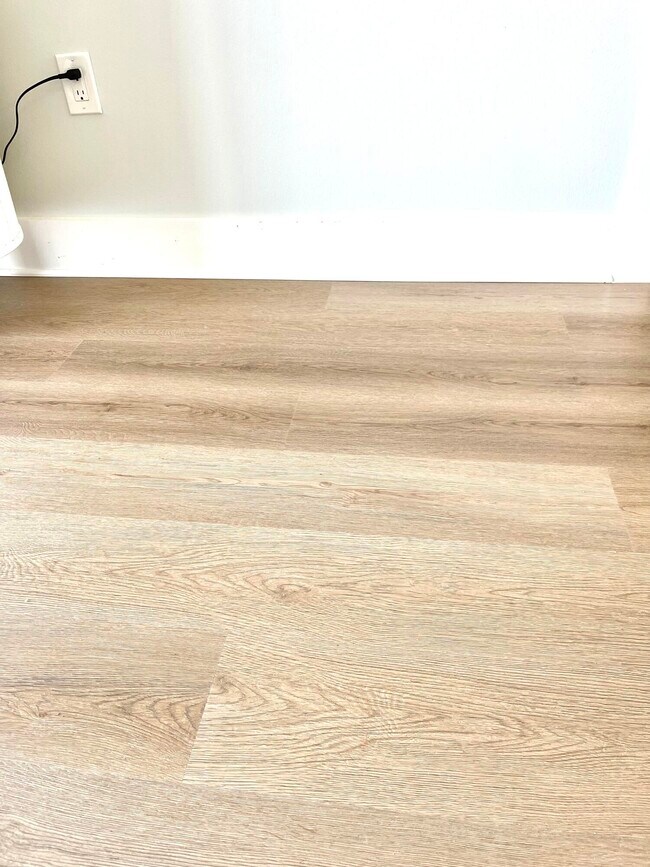 Building Photo - 616 Clearwater Park Rd