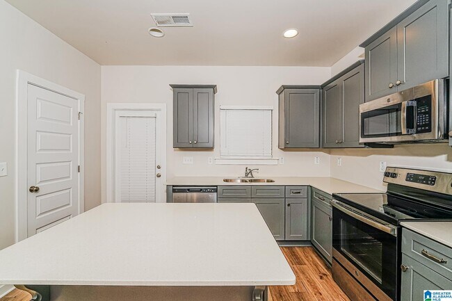 Building Photo - 1405 Brookhaven Dr