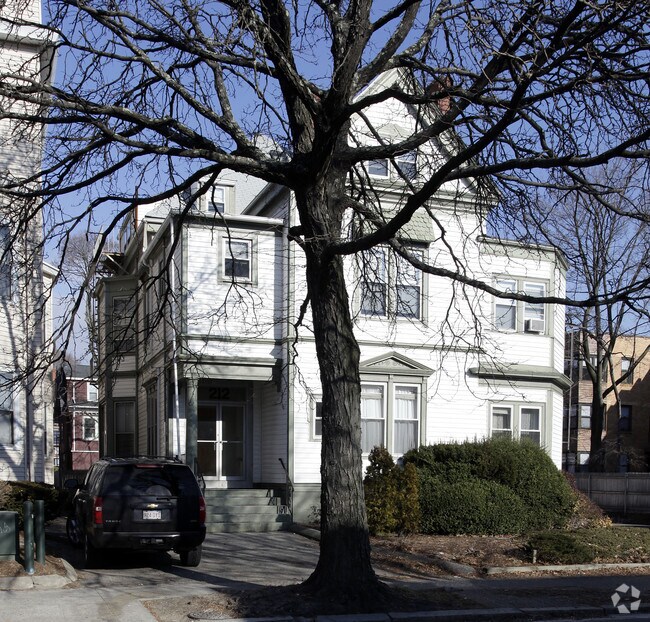 Primary Photo - 212 Waterman St