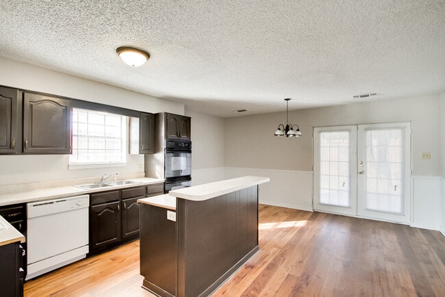 Building Photo - No Application Fees* $250 Off 1st Months R...
