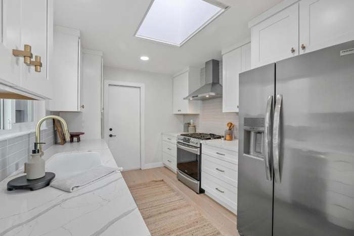 Building Photo - 148 Exbourne Ave