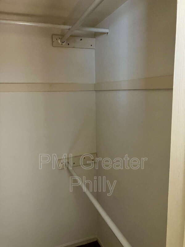 Building Photo - 1688 Bluebird Dr