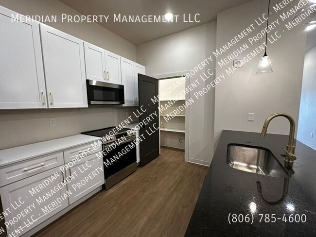 Building Photo - 5912 Erskine St